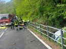 Le immagini dell'incidente mortale di sabato pomeriggio sulla provinciale a Luino nei pressi della diga di Creva