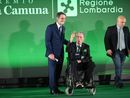Umberto Bossi premiato in Regione Lombardia con la Rosa Camuna qualche settimana fa