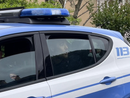 L'uomo portato via dalla polizia dopo l'aggressione