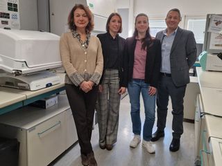 Foto di gruppo, da sinistra: Flavia Marinelli, Chiara Tesi, Valentina Rabattoni, Loredano Pollegioni