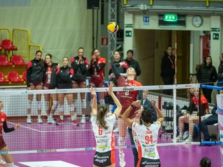 La Eurotek Uyba Busto Arsizio batte nettamente Cuneo 3 a 0 (foto a cura di Fotografia Galbiati)