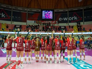 La Eurotek Uyba Busto Arsizio batte nettamente Cuneo 3 a 0 (foto a cura di Fotografia Galbiati)