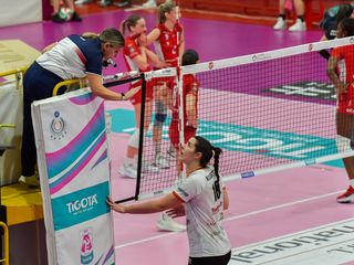 La Futura Busto perde 1-3 la gara-1 di semifinale playoff (credit foto Loris Marini / Lega Volley Femminile) La Futura Busto perde 1-3 la gara-1 di semifinale playoff (credit foto Loris Marini / Lega Volley Femminile)