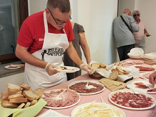 Al buffet, i ragazzi di Progetti Fantasia