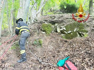 L'intervento dei vigili del fuoco a Duno L'intervento dei vigili del fuoco a Duno
