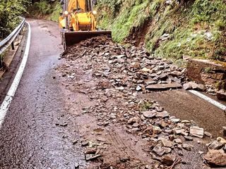 Le immagini dei danni provocati dalla tempesta che si è abbattuta su Maccagno con Pino e Veddasca (foto dalla pagina Facebook del sindaco Vargiu) Le immagini dei danni provocati dalla tempesta che si è abbattuta su Maccagno con Pino e Veddasca (foto dalla pagina Facebook del sindaco Vargiu)