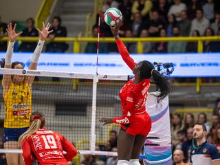 Super prestazione, e un punto conquistato, per la Uyba di coach Barbolini e delle ottime Obossa e Eckl (foto Galbiati)