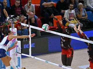 Scandicci-Uyba 3-1: alcune fasi del match (foto Lega Volley Femminile serie A)