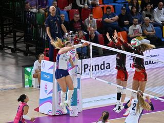 Scandicci-Uyba 3-1: alcune fasi del match (foto Lega Volley Femminile serie A)
