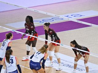 Scandicci-Uyba 3-1: alcune fasi del match (foto Lega Volley Femminile serie A)