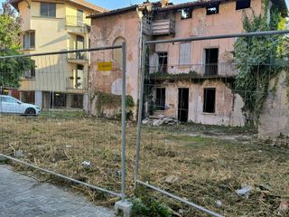 L'immobile che sorge tra via Solferino e via Montebello L'immobile che sorge tra via Solferino e via Montebello