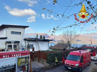 I vigili del fuoco al lavoro a Brezzo di Bedero