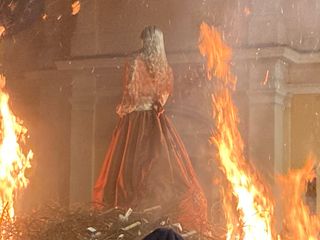 Il falò in piazza Sant'Ilario a Marnate