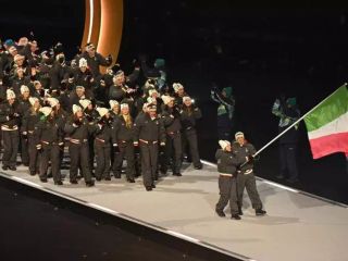 La sfilata dell'Italia a San Siro con Fontana e Pellegrino portabandiera - Afp