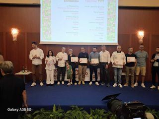 Lucia Sapia ha ricevuto il premio alla stazione Marittima di Napoli Lucia Sapia ha ricevuto il premio alla stazione Marittima di Napoli