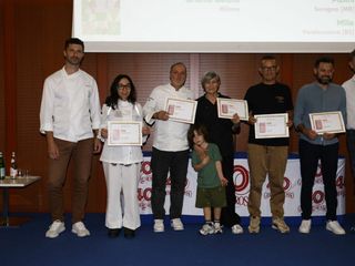 Lucia Sapia ha ricevuto il premio alla stazione Marittima di Napoli Lucia Sapia ha ricevuto il premio alla stazione Marittima di Napoli