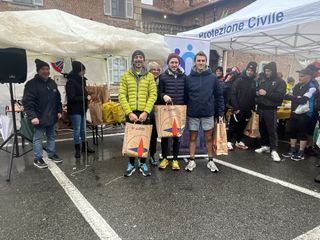 Tutti vincitori: i campioni e tutti i partecipanti che hanno dato il massimo tra fango e pioggia (si ringrazia Filippo D'Angelo per le foto dei gruppi)