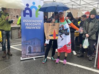 Tutti vincitori: i campioni e tutti i partecipanti che hanno dato il massimo tra fango e pioggia (si ringrazia Filippo D'Angelo per le foto dei gruppi)