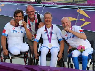 L’argento del Team Relay dell’Italia a Londra 2012 con Bof tra Alex Zanardi, Francesca Fenocchio e Vittoria Podestà