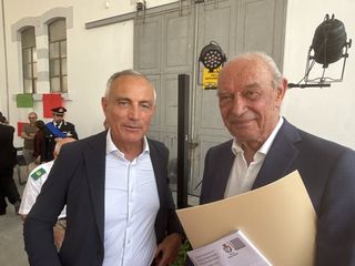Riccardo Comerio ed Angelo Carenzi: scambio di saluti tra benemeriti