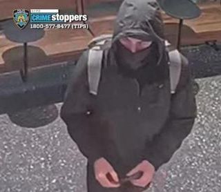 Omicidio Thompson a New York, il killer ha lasciato messaggi sui proiettili
