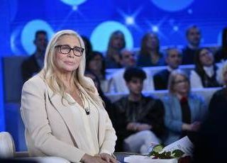 Mara Venier confessa: "Ho pianto prima di andare in diretta, ultimamente faccio fatica" Mara Venier confessa: "Ho pianto prima di andare in diretta, ultimamente faccio fatica"