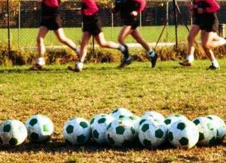 Salute, il cardiologo: "Stress da finali sportive? Nel calcio mette a rischio le coronarie" Salute, il cardiologo: "Stress da finali sportive? Nel calcio mette a rischio le coronarie"