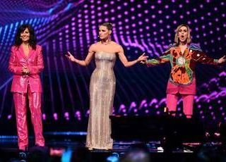 Eurovision, al via la finale: Gabry Ponte con bandiera San Marino e i colori dell'Italia Eurovision, al via la finale: Gabry Ponte con bandiera San Marino e i colori dell'Italia