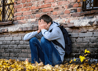 Dissociazione, il meccanismo (di difesa) che colpisce sempre più adolescenti Dissociazione, il meccanismo (di difesa) che colpisce sempre più adolescenti