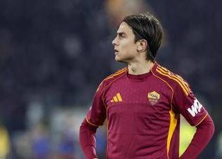 Roma, Dybala operato al ginocchio: fuori per 5 settimane