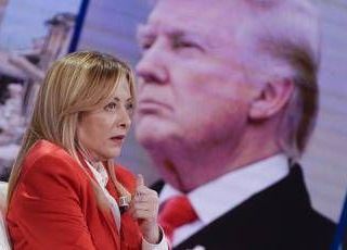 Il nuovo elogio di Trump a Meloni diventa un caso, Pd: "Governo smentisca aiuto su Iran"