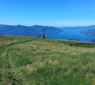 Croce ed orizzonte dal Monte Cadrigna- Alta Val Veddasca- (ph. Mauro Carlesso)