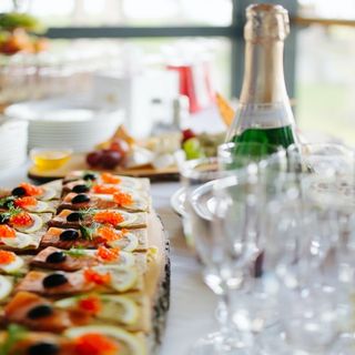 Gestire eventi a Milano senza stress: il noleggio di attrezzature per il catering come chiave del successo