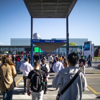 Gli ingressi in fiera di ieri, oggi si è aperto il secondo giorno- foto per cortesia del Salone