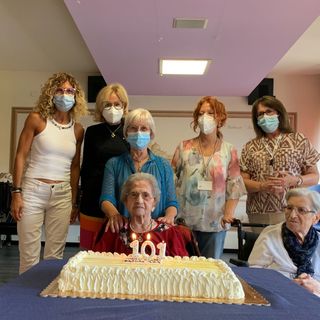 Gallarate, auguri alla supercentenaria Santina. Il segreto dei 101 anni? «Lavorare tanto e aiutare gli altri»