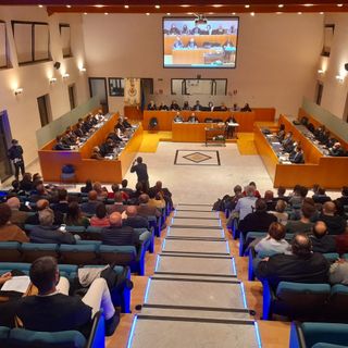 Il nuovo Consiglio comunale di Gallarate si è riunito per la prima volta. Passaggi formali, auguri di buon lavoro. E stoccate. Iniziali?