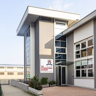 Il Liceo quadriennale internazionale di Acof fa da modello per le altre scuole