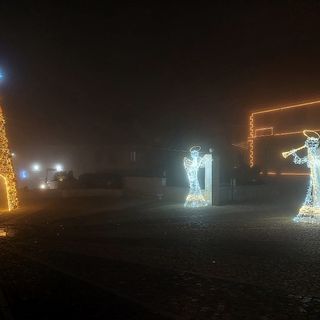 VIDEO. Gorla Maggiore accende il Natale: le luci battono la nebbia e ogni oscurità