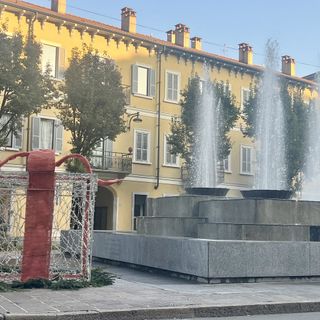 Un pacco (in futuro) luminoso in piazza Garibaldi