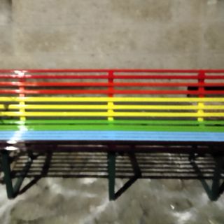 Alberto Dell'Acqua sulla panchina arcobaleno: «I valori del rispetto e della civiltà devono essere sempre al primo posto»