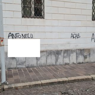 Pd e Maggioni solidali con il sindaco: «Condanniamo le scritte, ma servono azioni concrete»