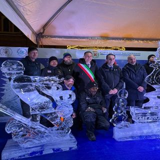 Campionato mondiale di sculture di ghiaccio: il presidente Fontana inaugura l'evento con opera sulle Olimpiadi invernali Campionato mondiale di sculture di ghiaccio: il presidente Fontana inaugura l'evento con opera sulle Olimpiadi invernali