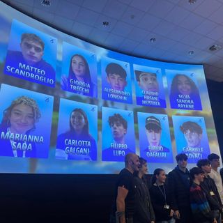 La staffetta tra prima e seconda squadra di &quot;Oltre l'impossibile&quot; - Foto dal profilo Fb della dirigente Amanda Ferrario