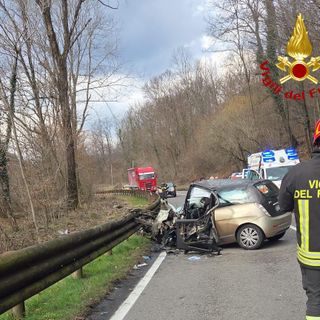 Schianto sulla statale della Valganna, tre giovani feriti: due sono gravi
