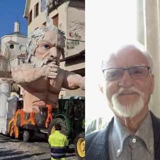L'Efesto realizzato dalla Famiglia Sinaghina. A lato Ginetto Grillo, cantore della città durante una visita ad Atene