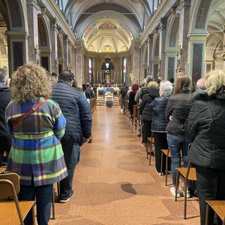 Una chiesa gremita di gente dà l’ultimo saluto a Mario Bellin, fondatore del mobilificio di Castellanza