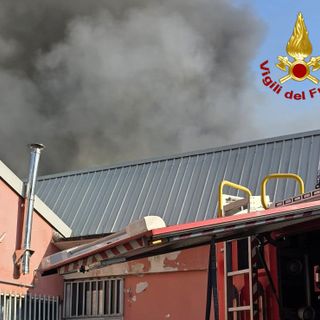 Incendio nella ditta di Gorla Minore, un mese dopo la conferma: «Nessuna conseguenza negativa sull'aria»