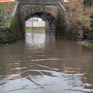 LA FOTO. Il ponticello, la (triste) certezza nella pioggia