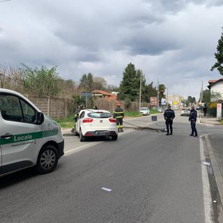Incidente in via Ristori a Gallarate: abbattuto palo dell’illuminazione, traffico in tilt da e per Cassano Incidente in via Ristori a Gallarate: abbattuto palo dell’illuminazione, traffico in tilt da e per Cassano