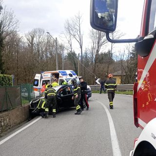 Ancora un incidente sulla statale 233: elisoccorso in azione a Cadegliano, ferita una donna Ancora un incidente sulla statale 233: elisoccorso in azione a Cadegliano, ferita una donna